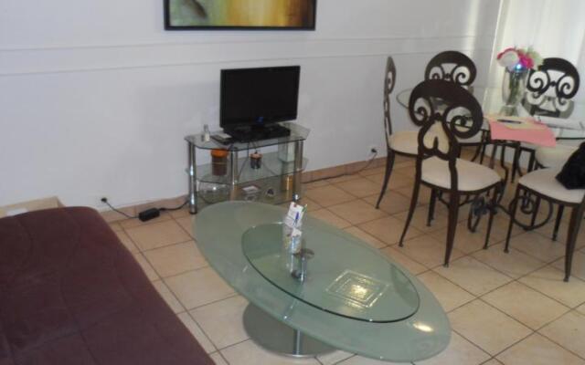 Home Rental Rue Latour Maubourg One Bedroom