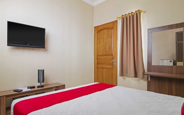 RedDoorz Syariah near Mercu Buana University