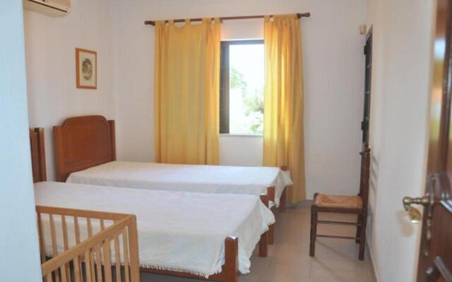 Spacious 4 Bedroom Villa, Private Pool, Free air Conditioning and Wifi
