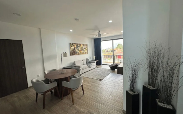 Luxor & Condo Ojos Españoles