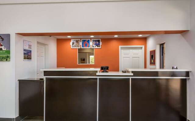 Motel 6 Freeport, TX