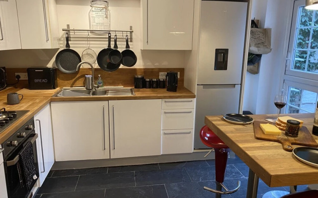 Immaculate 1-bed Apartment Near the River Thames