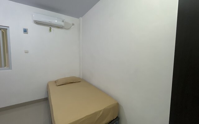 Hotel O Penginapan Musafir Syariah Near Paramount Woman & Childern's Hospital