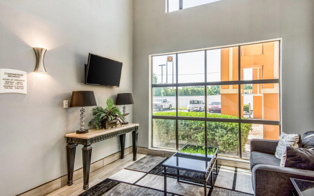 Quality Suites Maumelle - Little Rock NW