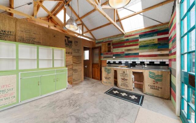 The Walnut Tree House - Martinborough Holiday Home