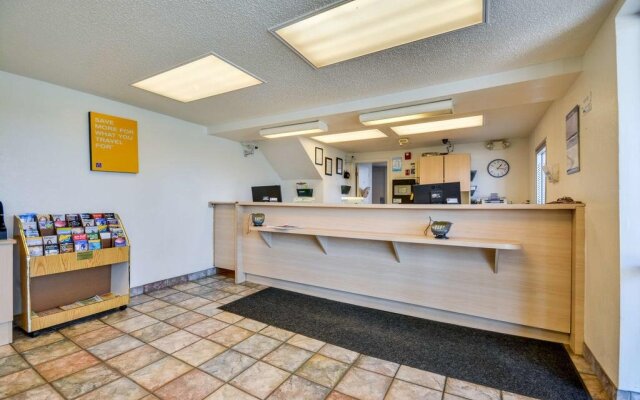 OYO Hotel Mobile, AL I-65 at Airport Blvd