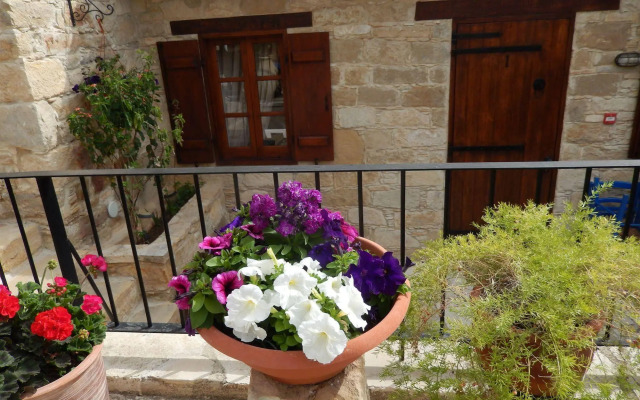 Nikis House