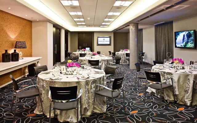 African Pride 15 On Orange Hotel