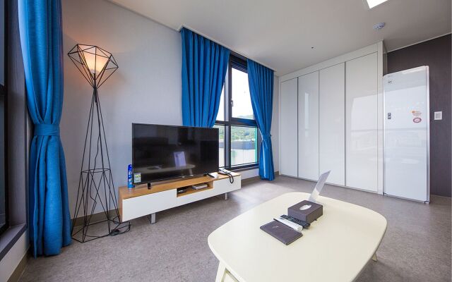 Shine Hotel