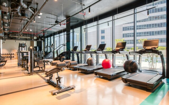 Maison Privee - Luxury Apt W/Burj Khalifa Vw & Dubai Canal Access