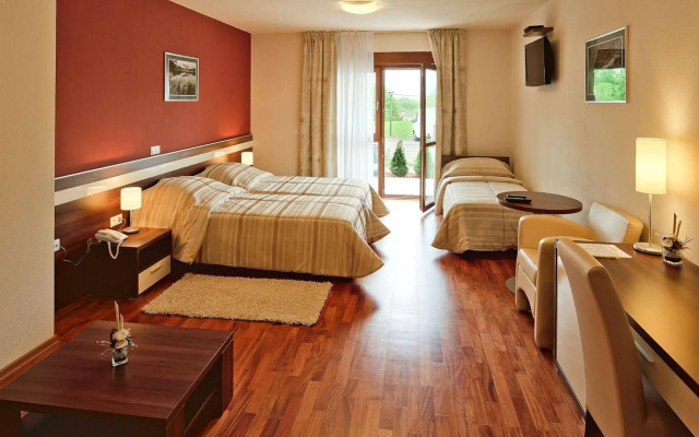 Hotel Degenija