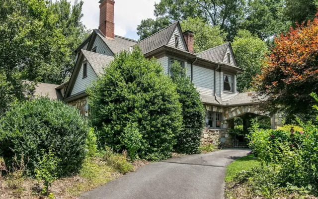 North Lodge on Oakland Bed and Breakfast