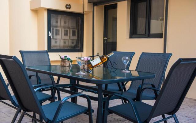 Theo & Ms Apt - 2 Beds - Garden - Parking - Wifi