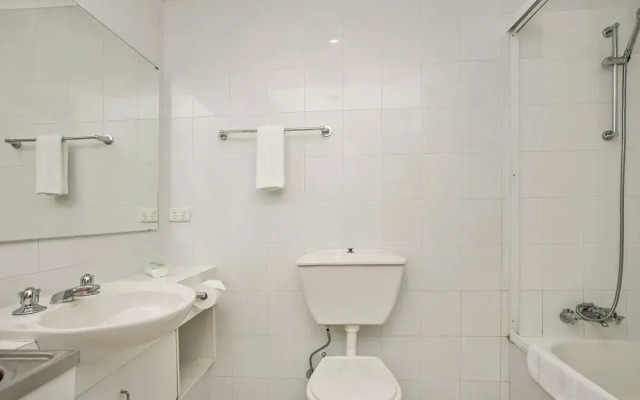 2 James Cook Apartments