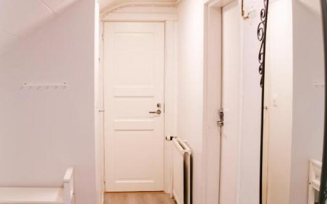 Kalle's unluxury guest house Aircon 15min city center by train