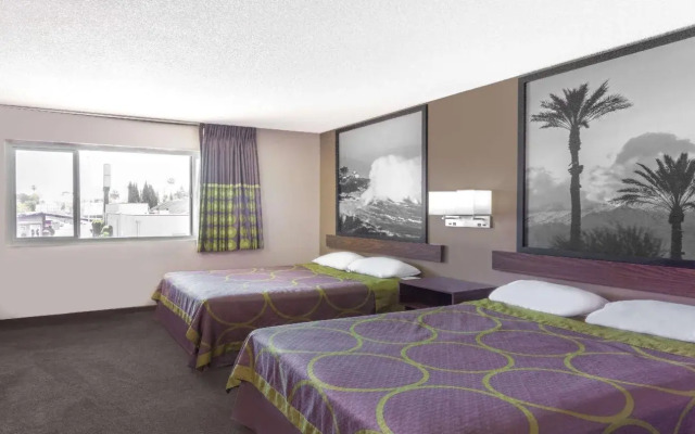 Super 8 by Wyndham Canoga Park