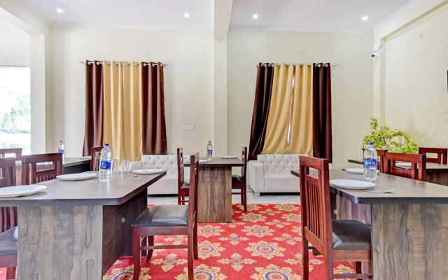 Collection O 83225 Hotel Shri Ganesh