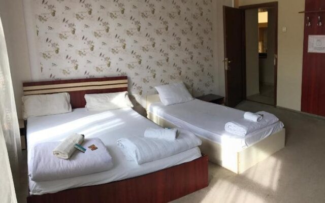 Hotel Lexus - Fost Cosmin