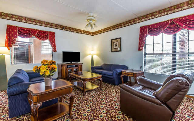 Econo Lodge Inn & Suites Albany North - Mini-hotel in Albany - Photo 5