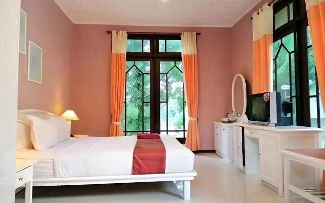 Royal Hotel and Villa Trawas