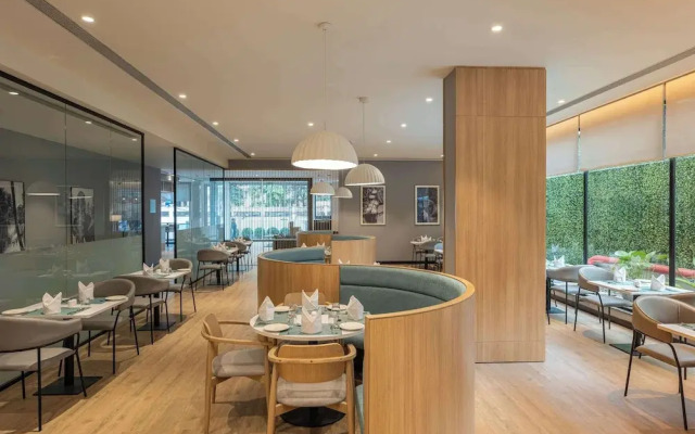 Park Inn & Suites By Radisson Thrissur East Fort