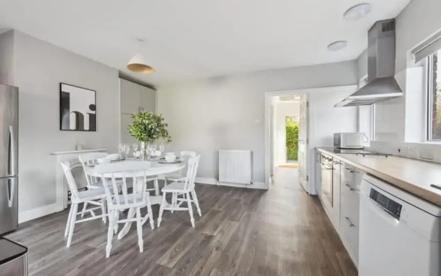 Fern House - Cosy 3 Bedroom House With Garden