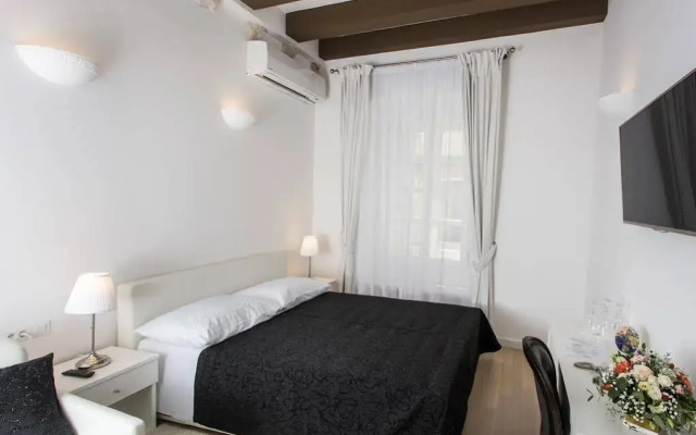 Klarisa Palace Rooms