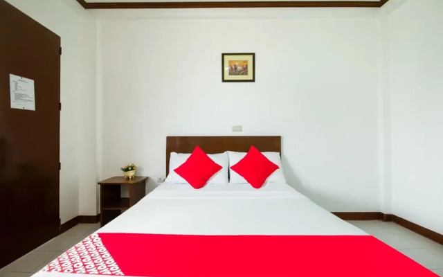 OYO 409 Bans Beach Resort