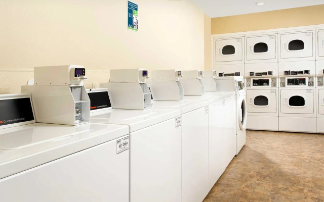WoodSpring Suites Chicago Romeoville
