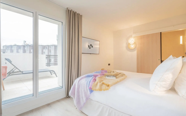 Yuna Porte Maillot - ApartHotel