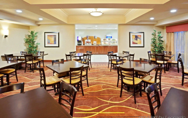 Holiday Inn Express Chehalis-Centralia by IHG