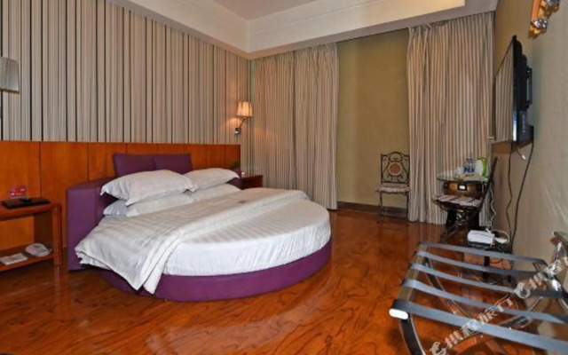 Lanwan Hotel (Karamay Xihuan Road)