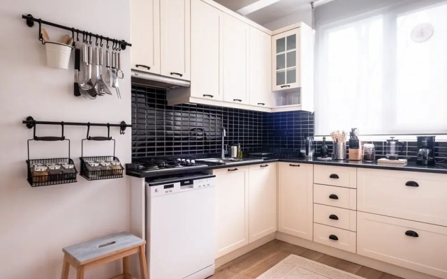 Central Flat in the Heart of Kadikoy