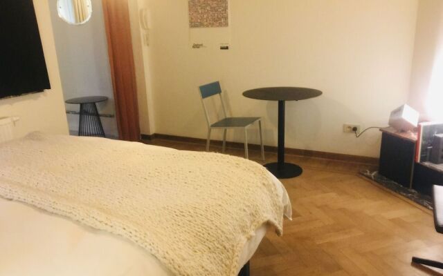 B & B Expohouse