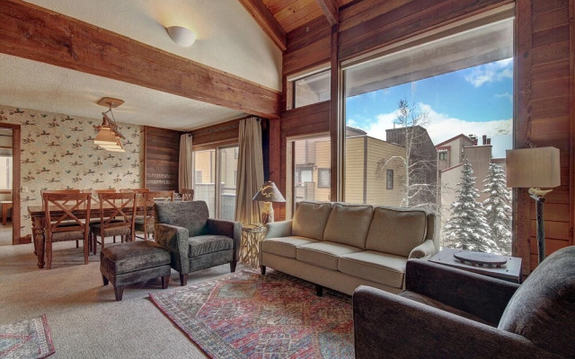 Nice Update Condo - Great Access to Superbee Lift in East Village - AN302 by RedAwning