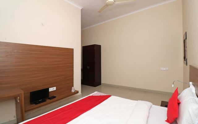 Oyo 19979 Hotel Rajshri