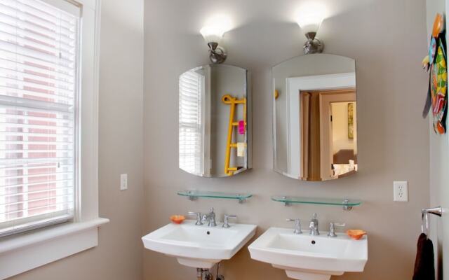 Newly Renovated Parkside Apt