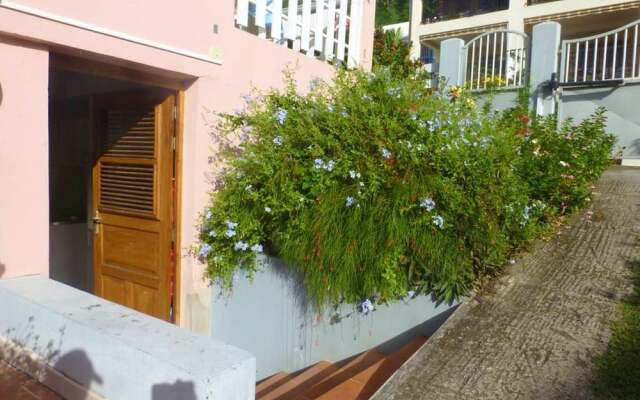 Studio in Sainte Anne, With Wonderful Mountain View, Enclosed Garden a