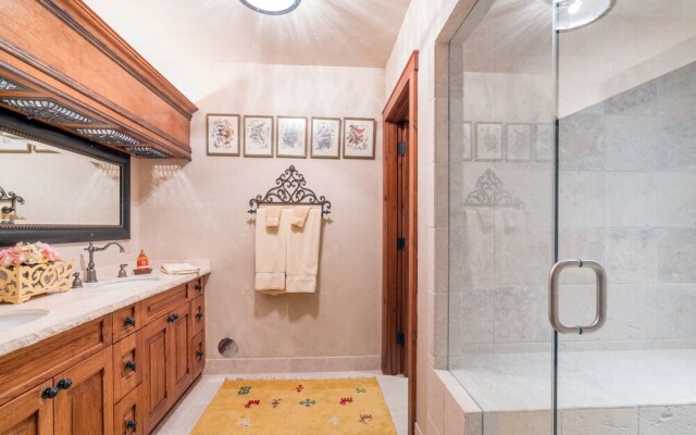 Hilltop Hideaway by Exceptional Stays