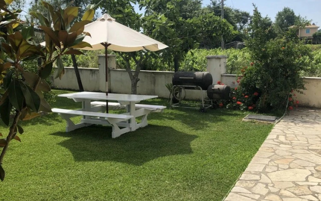 Charming 2-bed House in Kallithea