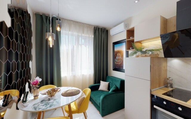 FM Deluxe 2-BDR Apartment - Springtime