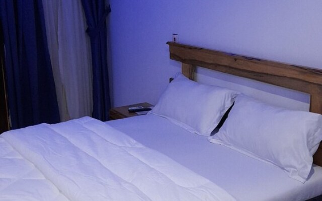 Adeshie Fie Hotel