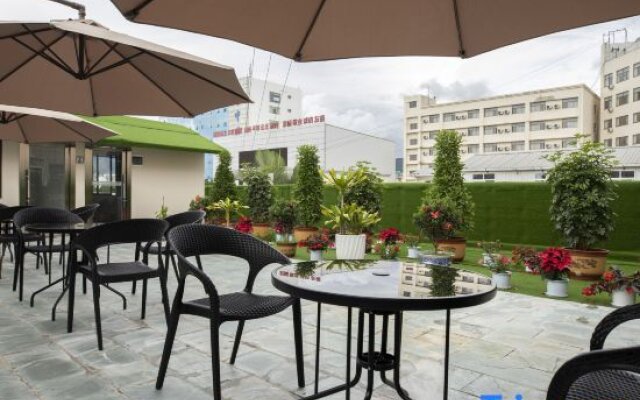 Home Inn (Puer Middle Renmin Road Century Square)