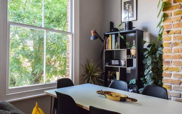 1 Bedroom Flat Close to Clapton Station
