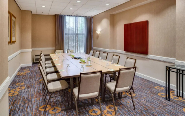 Courtyard By Marriott Shelton