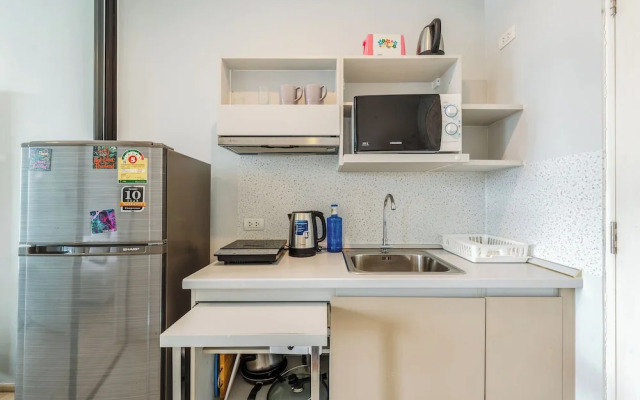 Chic Condo Near Shops & Nightlife C203