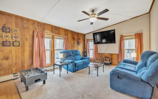 Pocono Family Home With Lake Access & Fire Pit! Pet Friendly! 3 Bedroom Cabin by Redawning