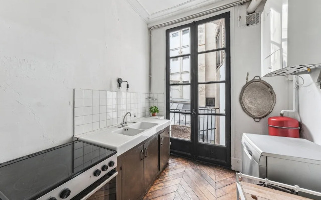 4BR Stylish Stay in the Heart of Marais