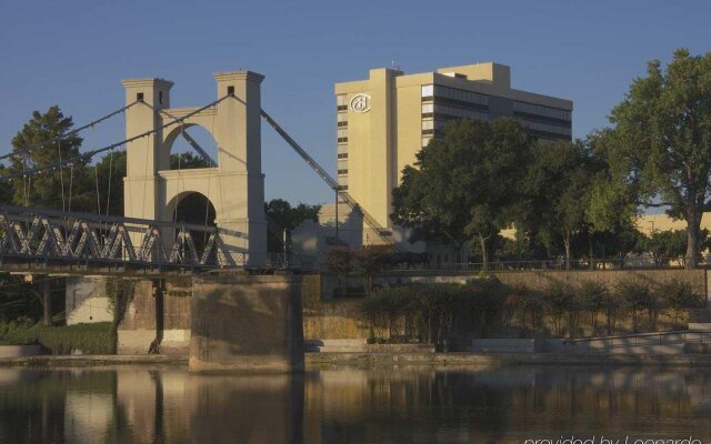 Hilton Waco