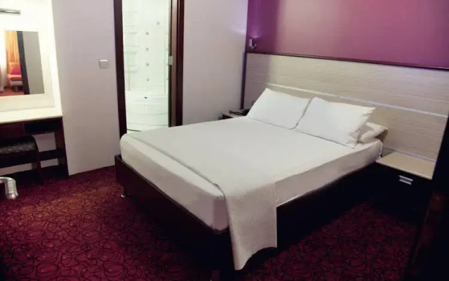 Halley Hotel